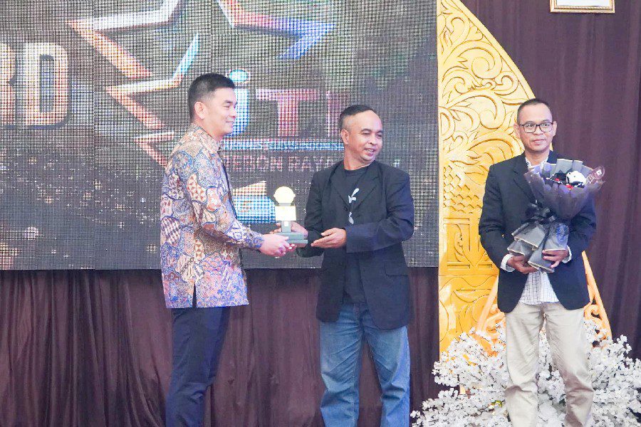 Kapolres Cirebon Kota Diganjar Penghargaan atas Sinergi dengan Jurnalis
