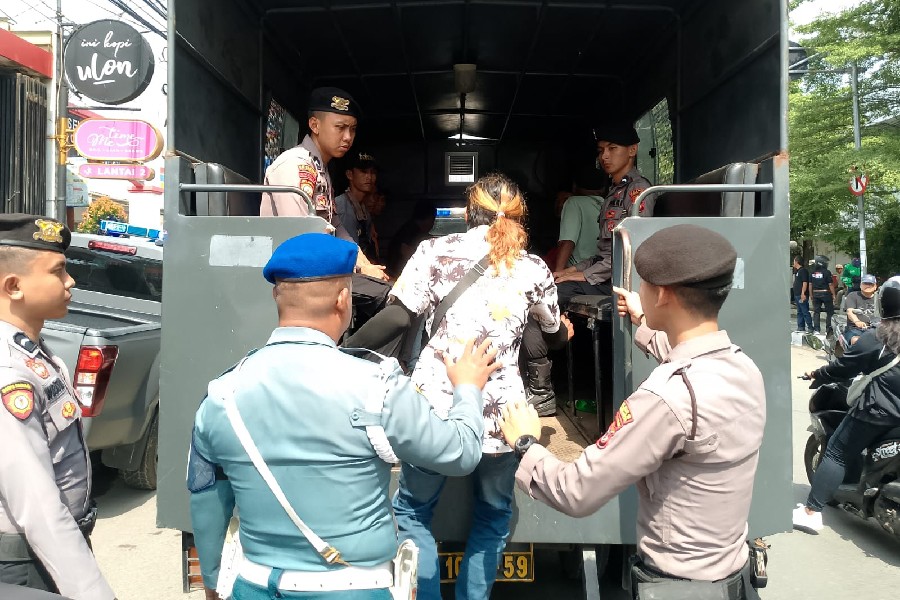 Polres Cirebon Kota dan TNI Tertibkan Premanisme, 11 Orang Diamankan