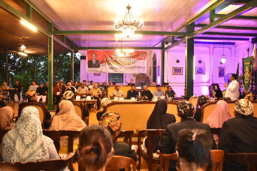 Herman Khaeron Sosialisasikan Empat Pilar Kebangsaan di Keraton Kacirebonan