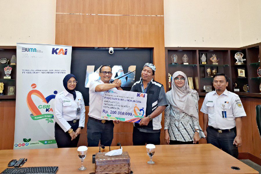 KAI Daop 3 Cirebon Salurkan Rp463 Juta untuk TJSL