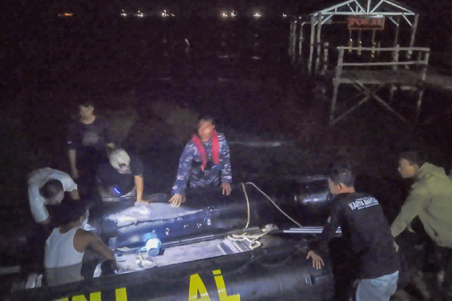 Pemancing yang Tenggelam di Pantai Limbangan Ditemukan Meninggal Dunia