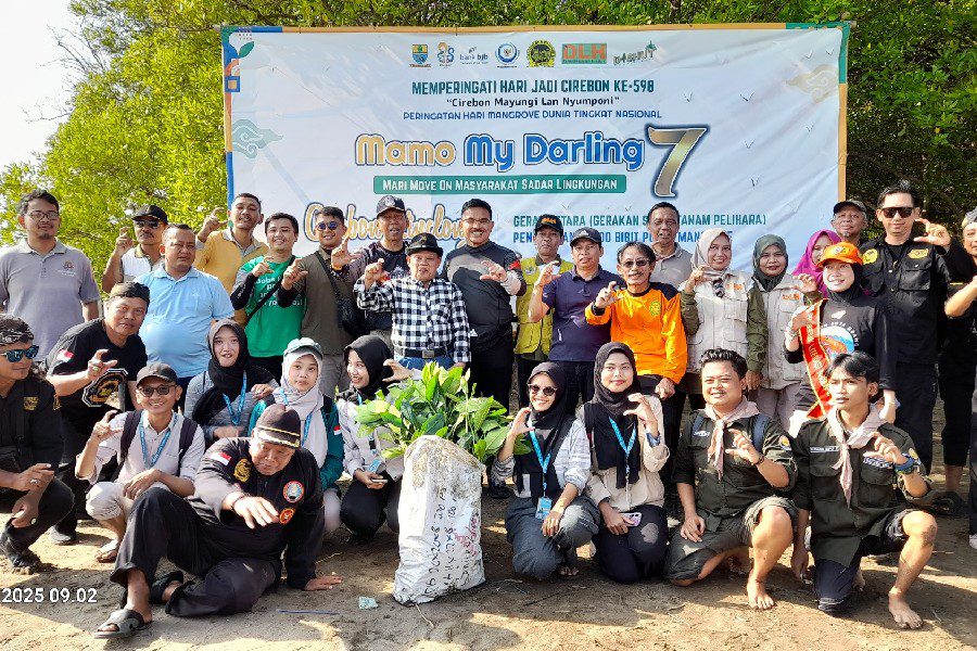 Forum Lingkungan Hidup dan Budaya Tanam 10 Ribu Mangrove