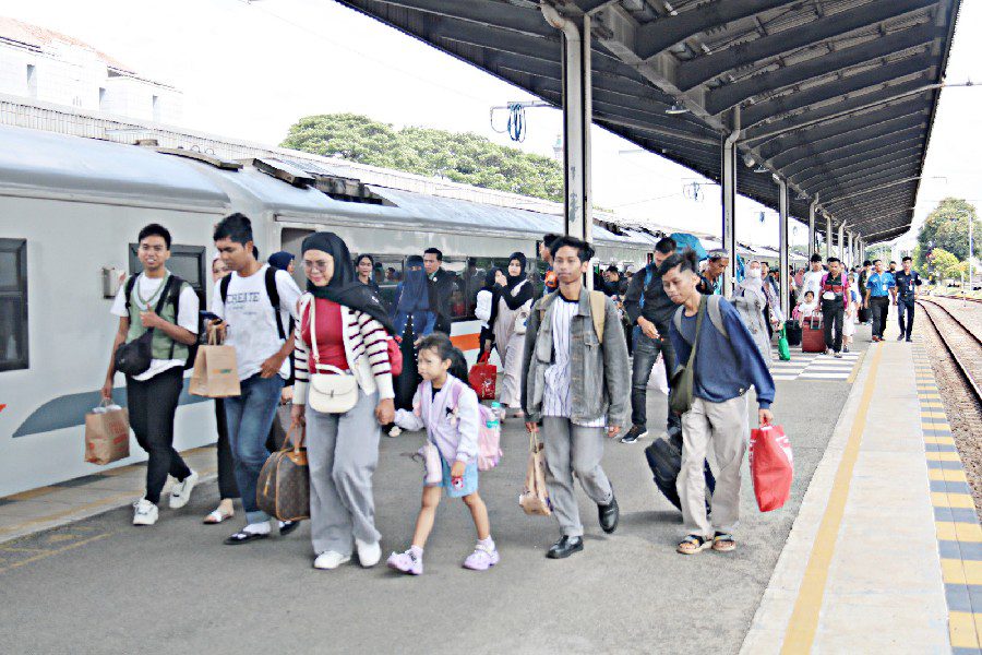 Jumlah Penumpang KAI Cirebon Naik 3,6 Persen pada Semester I 2025