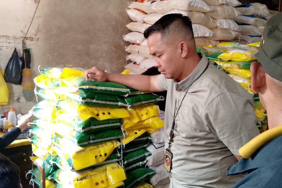 Polres Cirebon Kota Sidak Beras Oplosan di Pasar Tradisional