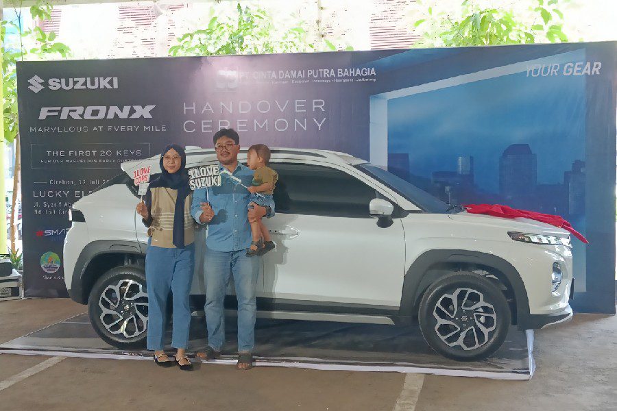 Suzuki Fronx Mengaspal di Cirebon, 20 Konsumen Terima Unit Perdana