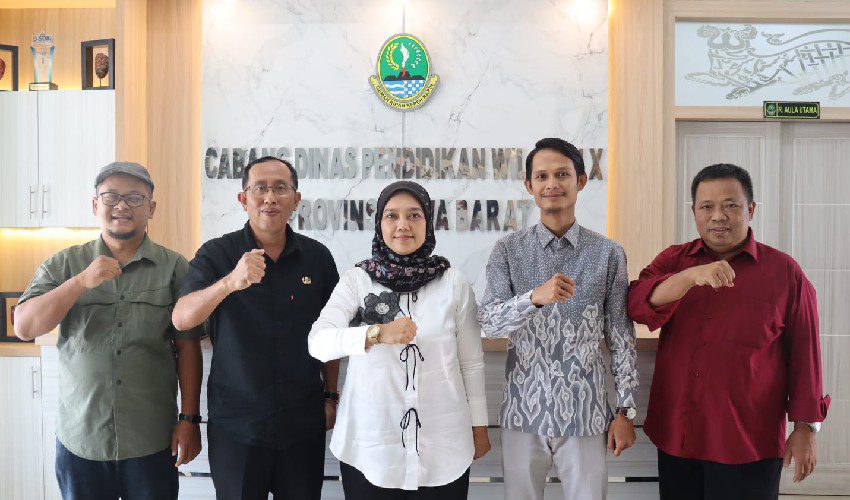 Bawaslu Cirebon dan KCD Jabar Didik Pelajar Jadi Pemilih Cerdas