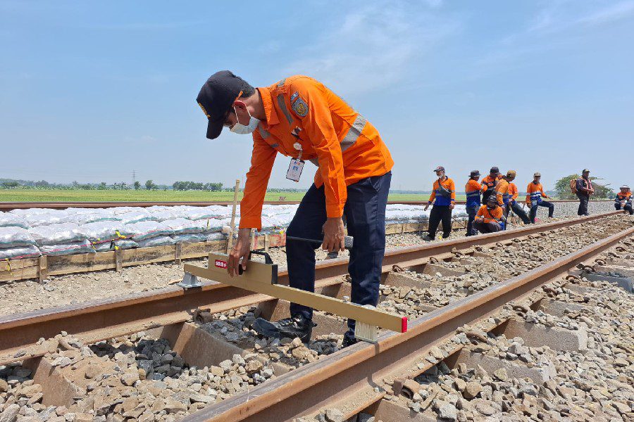 Daop 3 Cirebon Tingkatkan Keselamatan lewat Penggantian Bantalan Beton