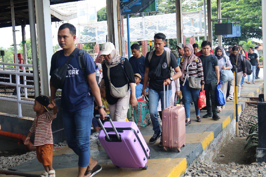KAI Cirebon Tambah 2.560 Tiket Libur HUT ke-80 RI
