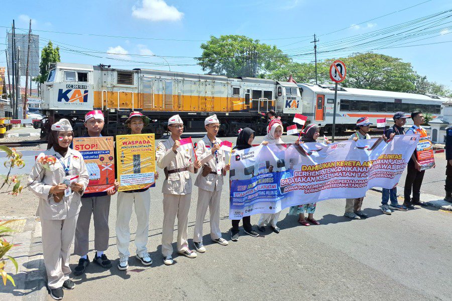 KAI Daop 3 Cirebon Gelar Sosialisasi Keselamatan dan Lomba Kemerdekaan