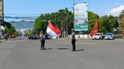 Momen Proklamasi HUT ke-80 RI, Pengguna Jalan Tertib Hentikan Kendaraan