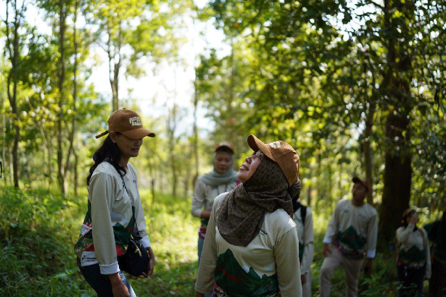 Pertamina Tanam Pohon Endemik di Taman Kehati Kiara Payung