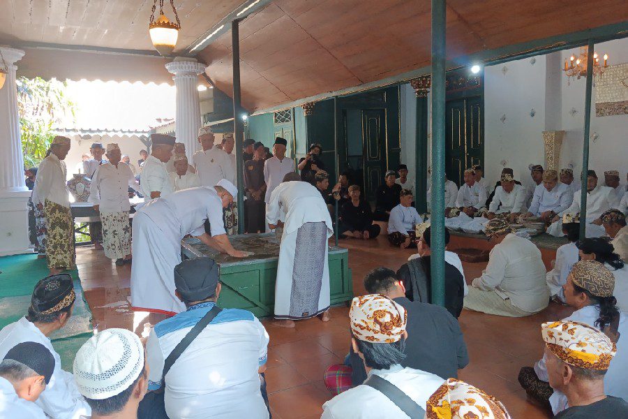 Siraman Panjang, Cuci Pusaka Sunan Gunung Jati Jelang Maulid Nabi