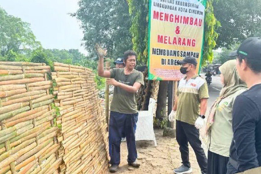 DLH Kota Cirebon Tutup TPS Liar di Penggung