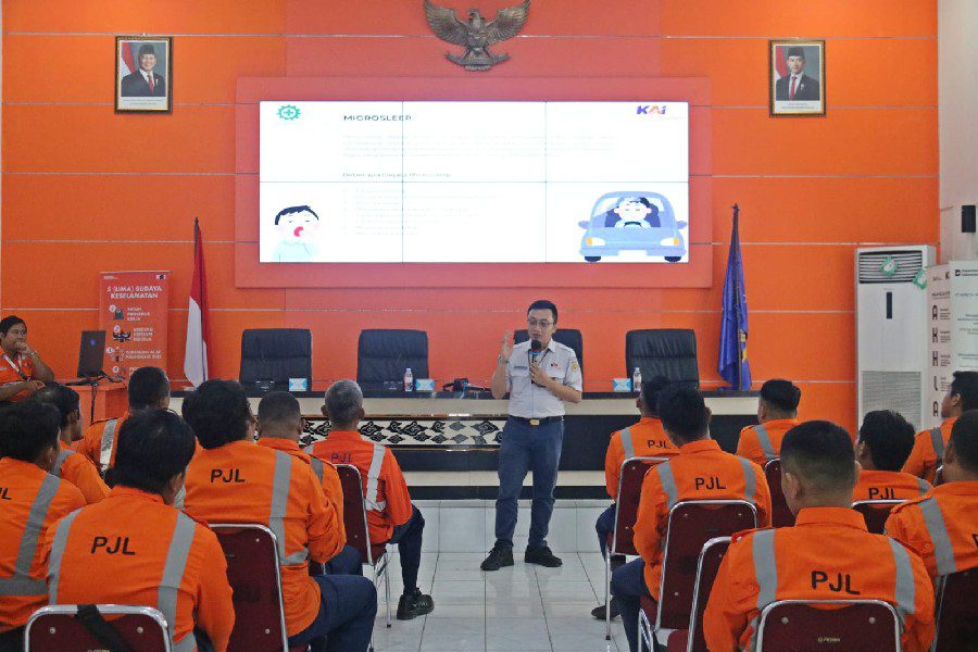 KAI Cirebon Latih Petugas Jaga Perlintasan untuk Antisipasi Gangguan KA