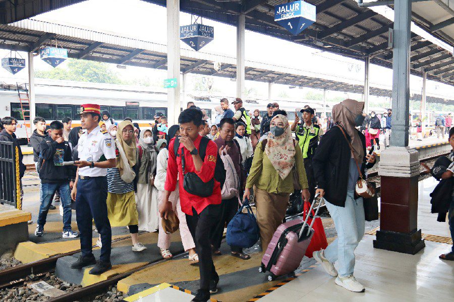 Pengguna Kereta di Wilayah Daop 3 Cirebon Capai 2,9 Juta Orang