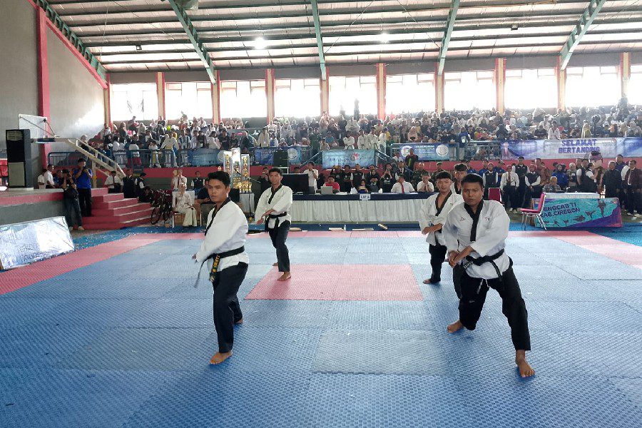 Ratusan Taekwodoin Ramaikan Kajari Cup 2025 di Cirebon