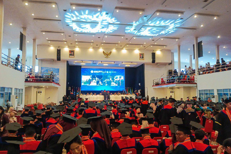 Wisuda ke-75, UGJ Tegaskan Komitmen Jadi Universitas Unggul