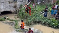 Bocah Enam Tahun Hanyut di Sungai Kertajati