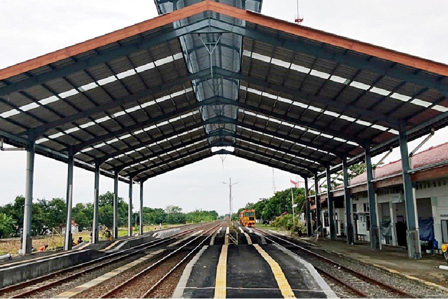 Jelang Nataru, KAI Cirebon Renovasi Toilet hingga Overcaping Peron