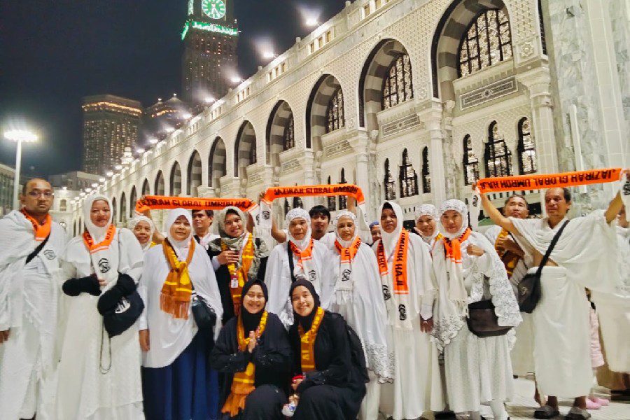 Jemaah umrah Jazirah Nusantara Global ketika berada di tanah suci.