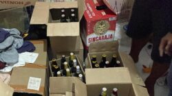 Polisi Amankan Puluhan Botol Alkohol Ilegal dari Rumah Warga