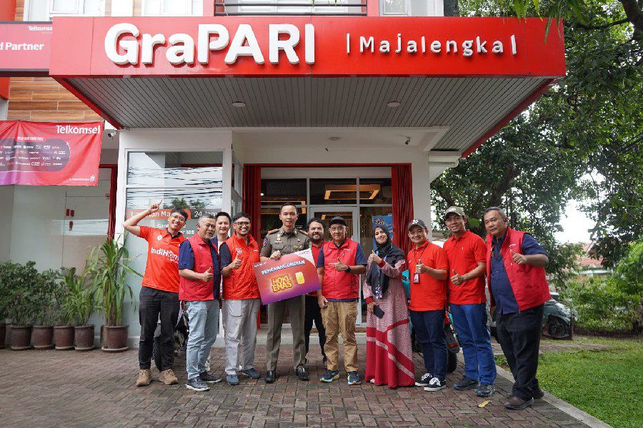 Telkomsel Serahkan Hadiah Utama Logam Mulia kepada Pelanggan IndiHome