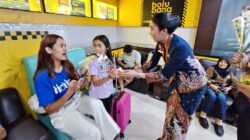 Hari Ibu, KAI Daop 3 Cirebon Beri Kejutan untuk Penumpang