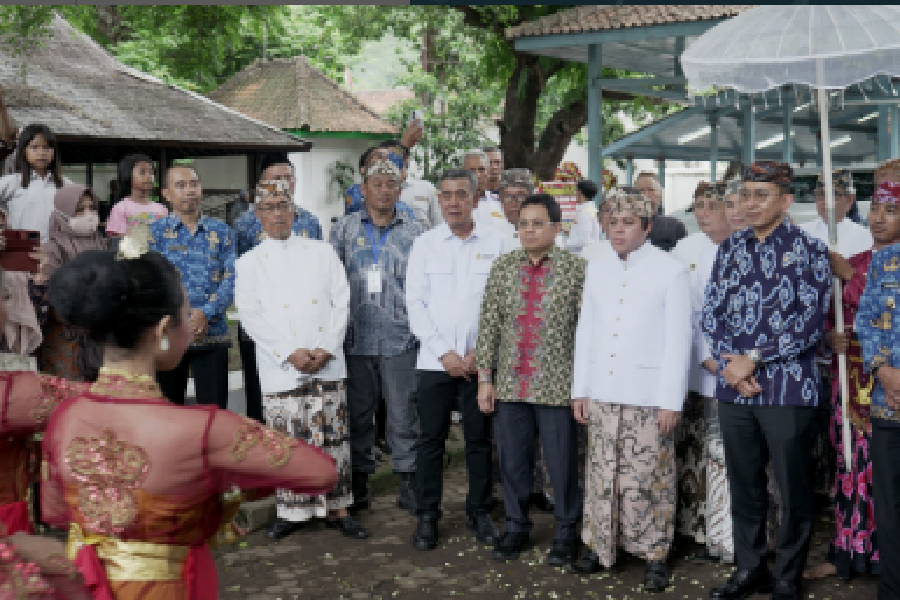 Komisi III Apresiasi Ruang Pameran Tetap Keraton Kanoman