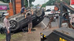 Toyota Rush Terguling di Pelandakan, Diduga Sopir Mengantuk