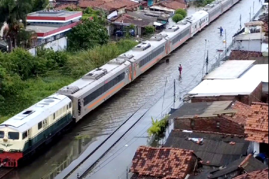 Banjir Rendam Rel, KAI Rekayasa Sejumlah Perjalanan Kereta Api