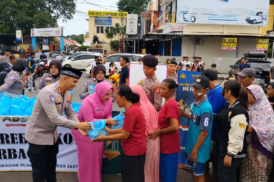 Polres Cirebon Kota Tebar 500 Takjil dan Gencarkan Program Sosial