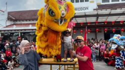 Semarak Imlek, Stasiun Cirebon Disulap Penuh Ornamen dan Bazar UMKM