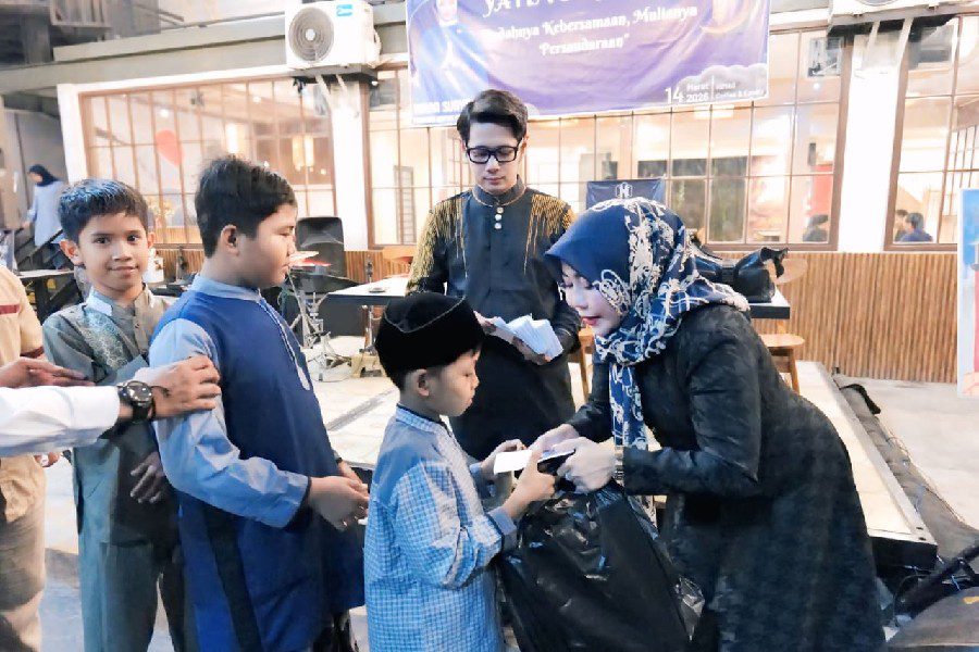 Ramadan Penuh Makna, Rinna Suryanti Santuni 100 Anak Yatim