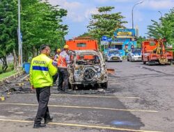 SUV Terbakar di Rest Area Tol Cipali, Diduga Korsleting Mesin