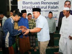 Ujang Bey Salurkan Bantuan Renovasi Masjid dan Santuni Anak Yatim