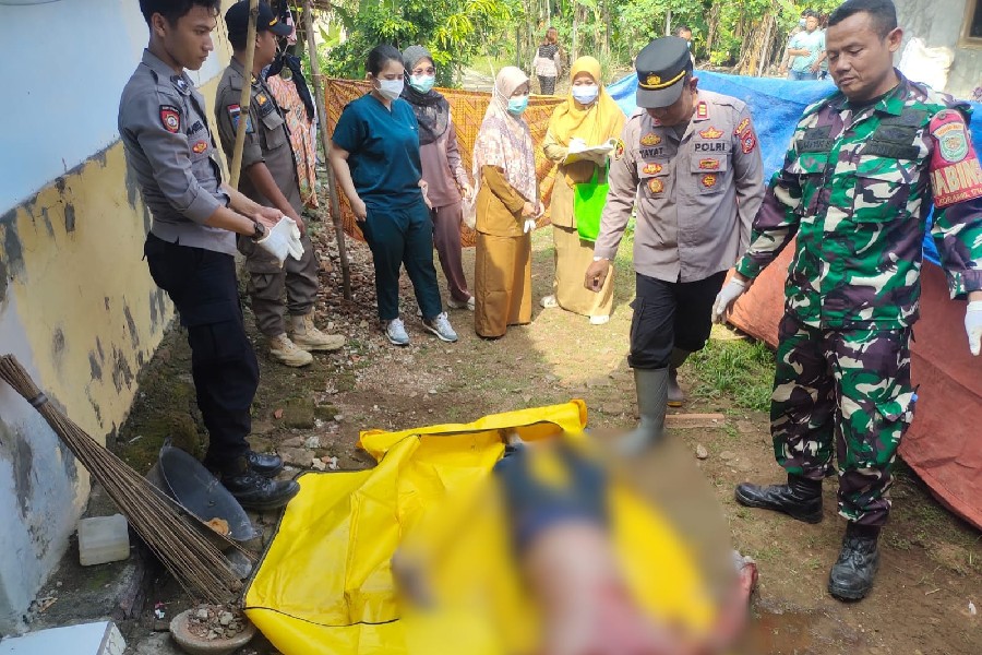 Mayat Pria Bertato Ditemukan Mengambang di Sungai Cibuaya