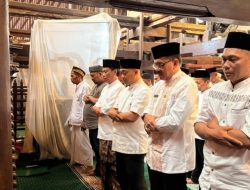 Pemkot Gelar Salat Berjamaah dan Ziarah ke Gunung Jati