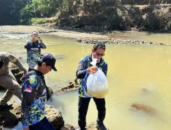 Sepuluh Ribu Benih Ikan Ditebar di Sungai Cilutung Majalengka
