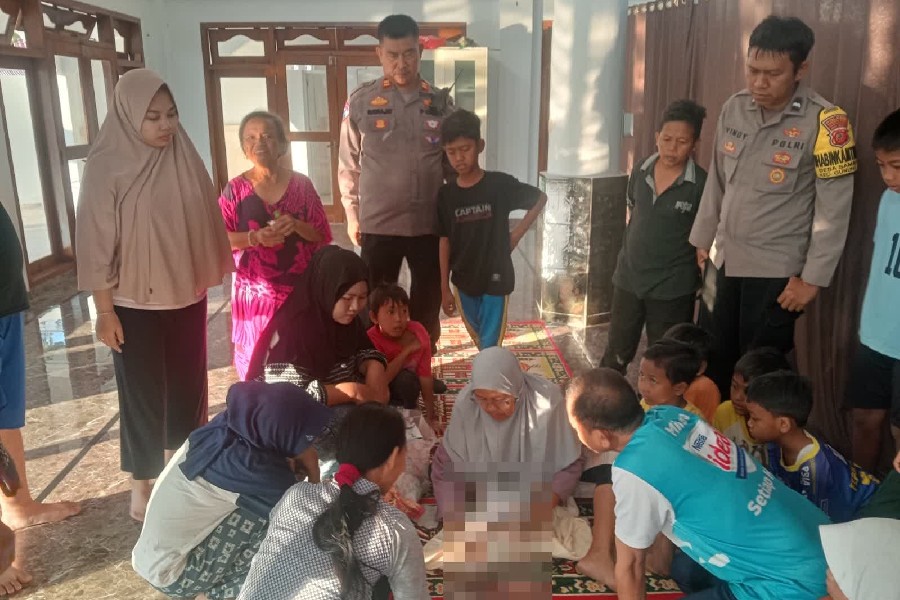 Bayi Baru Lahir Ditemukan di Pos Kamling Bayi Baru Lahir Ditemukan di Pos Kamling