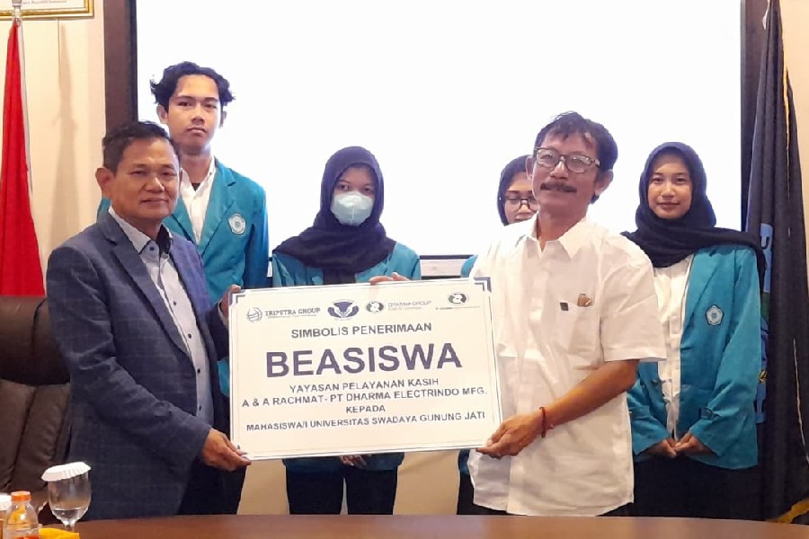 Dharma Group Salurkan Beasiswa untuk Mahasiswa UGJ Cirebon