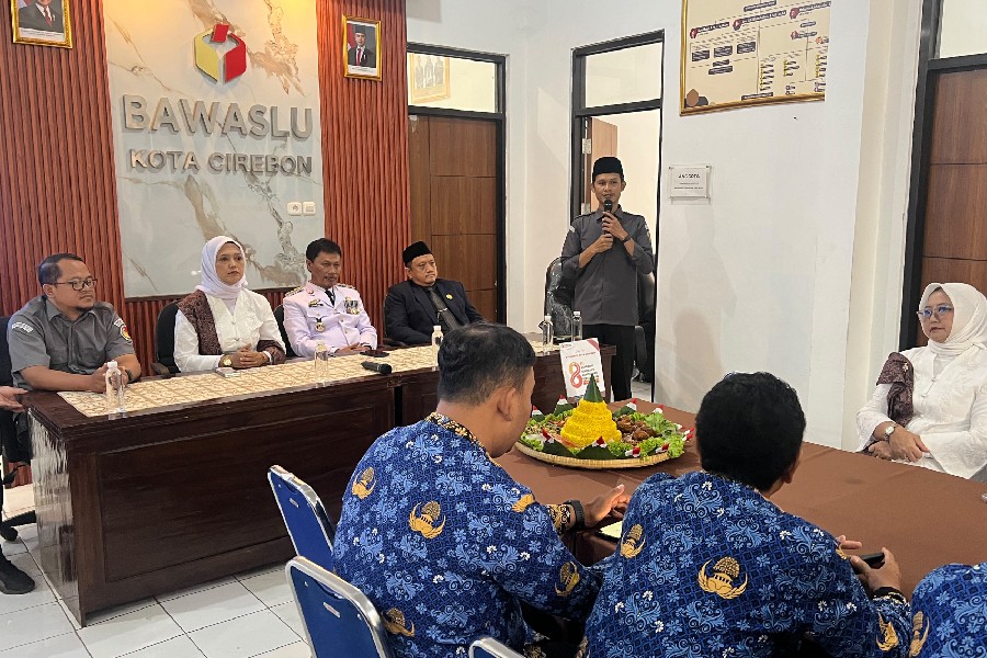 HUT ke-8, Bawaslu Kota Cirebon Tegaskan Komitmen Kawal Demokrasi HUT ke-8, Bawaslu Kota Cirebon Tegaskan Komitmen Kawal Demokrasi
