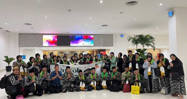 Jemaah Al-Munawwar Berangkat Umrah Bersama An-Nahl Umroh Jazirah Global