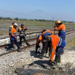 KAI Tertibkan Perlintasan Liar yang Berisiko Picu Kecelakaan