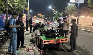 Motor Suzuki GSX Terbakar di Dekat Perlintasan Kereta Api