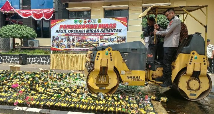 Operasi Miras di Majalengka Sita 5.195 Botol Minuman Keras