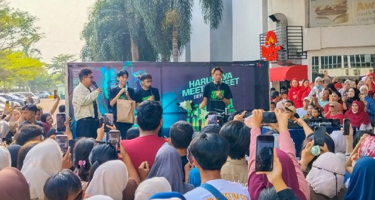 Pemeran Film Harusnya Horror Sapa Penggemar di CSB Mall