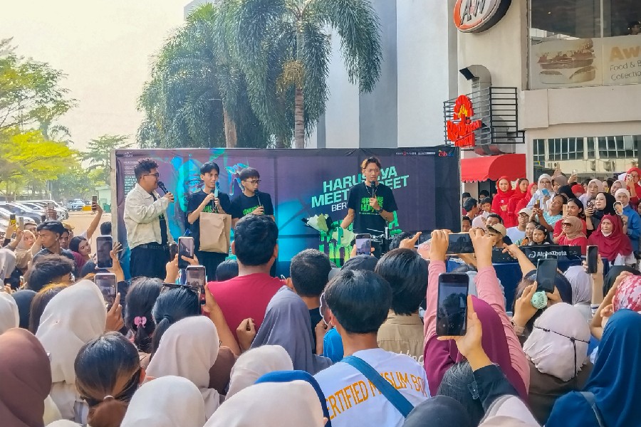 Pemeran Film Harusnya Horror Sapa Penggemar di CSB Mall