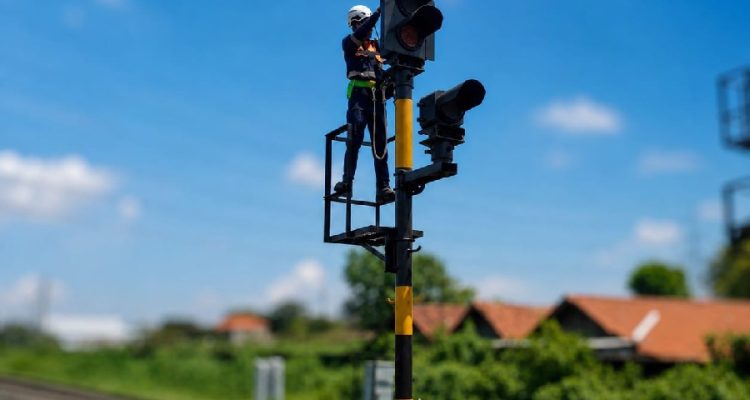 Perawatan Perangkat Sinyal dan Telekomunikasi Dukung Perjalanan Kereta Api