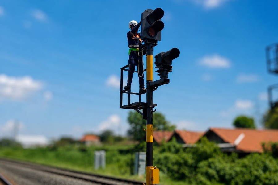 Perawatan Perangkat Sinyal dan Telekomunikasi Dukung Perjalanan Kereta Api Perawatan Perangkat Sinyal dan Telekomunikasi Dukung Perjalanan Kereta Api