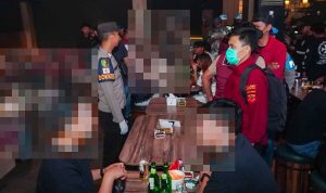 Tiga Pelajar Terjaring Razia Tempat Hiburan Malam Tiga Pelajar Terjaring Razia di Tempat Hiburan Malam